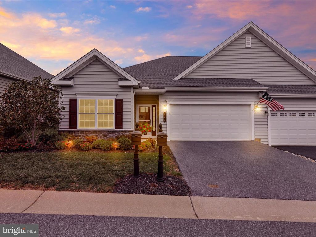 647 ALLEGIANCE DR, Lititz, PA 17543