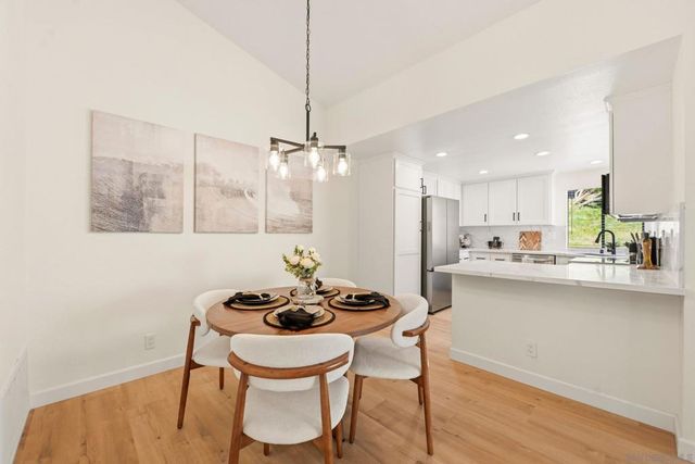 12855 Via Moura, San Diego, CA 92128