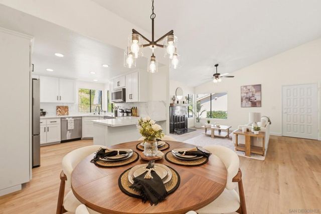 12855 Via Moura, San Diego, CA 92128
