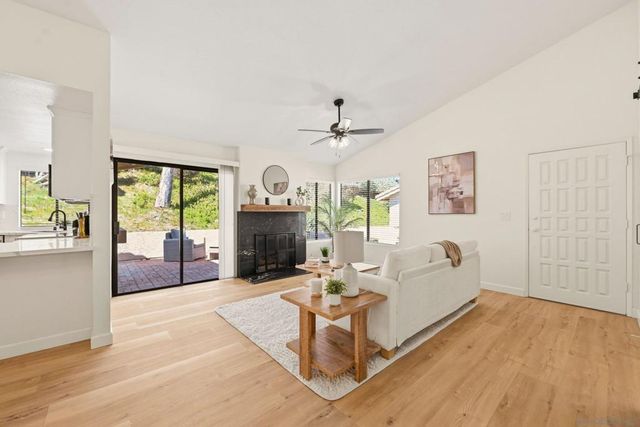 12855 Via Moura, San Diego, CA 92128