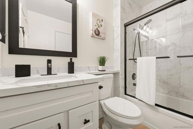 12855 Via Moura, San Diego, CA 92128