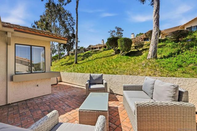 12855 Via Moura, San Diego, CA 92128