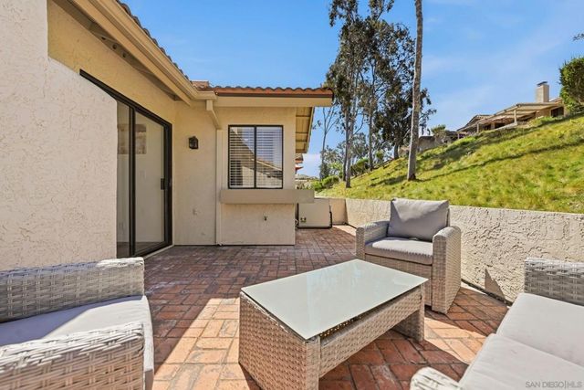 12855 Via Moura, San Diego, CA 92128