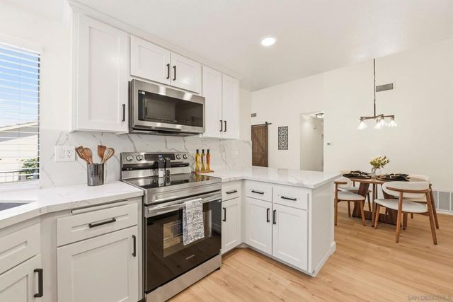 12855 Via Moura, San Diego, CA 92128