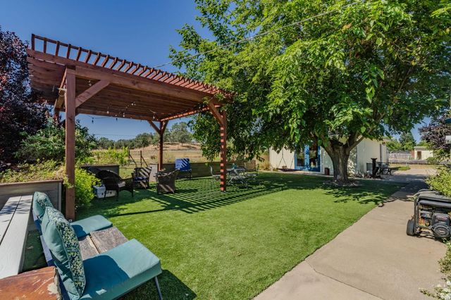 5726 Pettinger Rd, Valley Springs, CA 95252