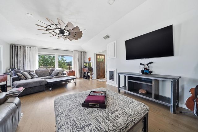 5726 Pettinger Rd, Valley Springs, CA 95252
