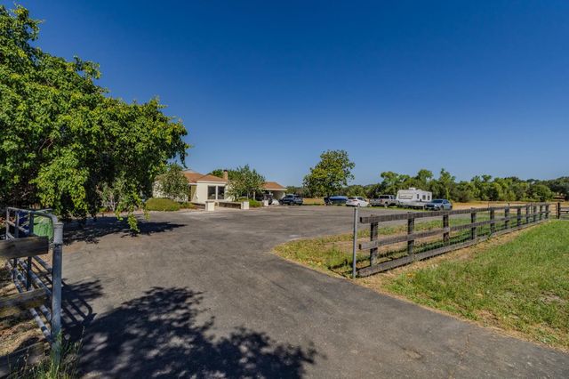 5726 Pettinger Rd, Valley Springs, CA 95252