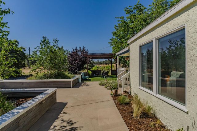 5726 Pettinger Rd, Valley Springs, CA 95252