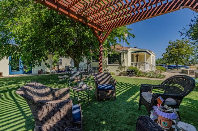5726 Pettinger Rd, Valley Springs, CA 95252