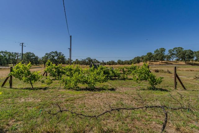 5726 Pettinger Rd, Valley Springs, CA 95252