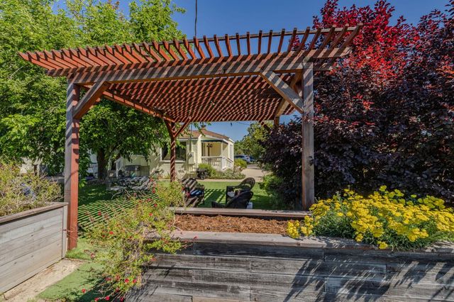 5726 Pettinger Rd, Valley Springs, CA 95252