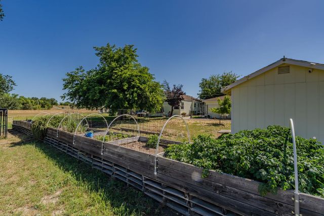 5726 Pettinger Rd, Valley Springs, CA 95252
