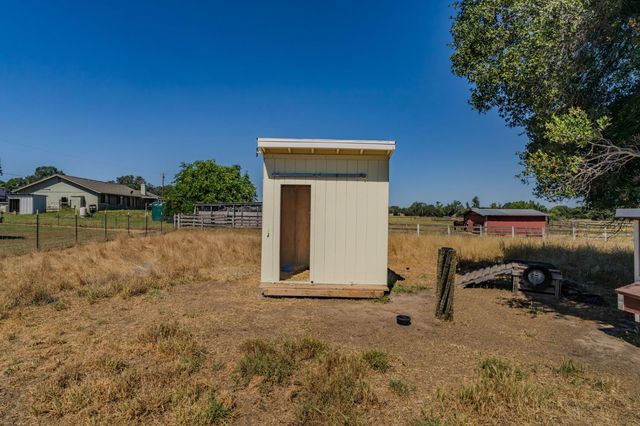 5726 Pettinger Rd, Valley Springs, CA 95252