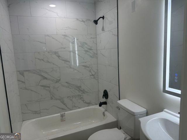 890 Center Hill Avenue NW, Atlanta, GA 30318