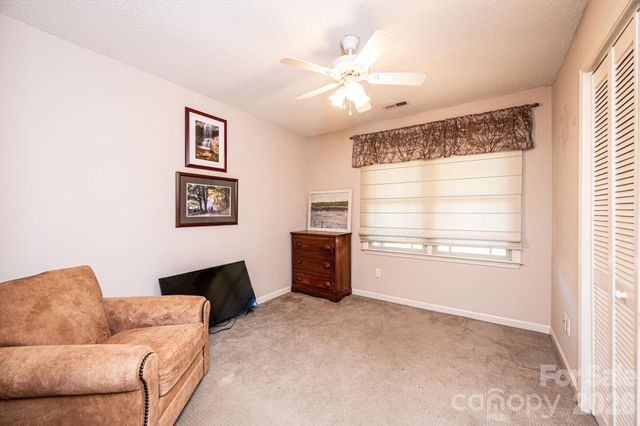 1070 S College Avenue, Newton, NC 28658