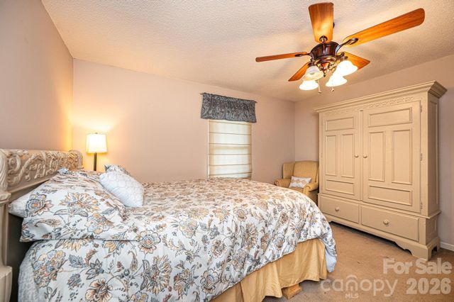 1070 S College Avenue, Newton, NC 28658