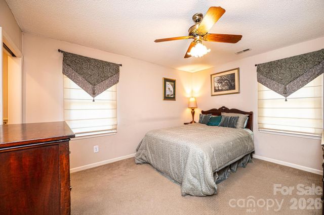 1070 S College Avenue, Newton, NC 28658