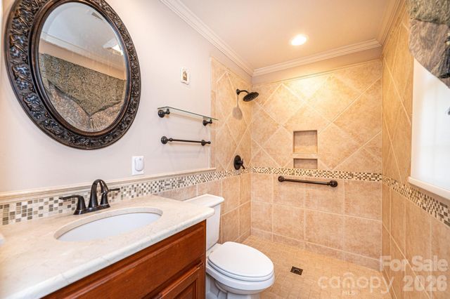 1070 S College Avenue, Newton, NC 28658