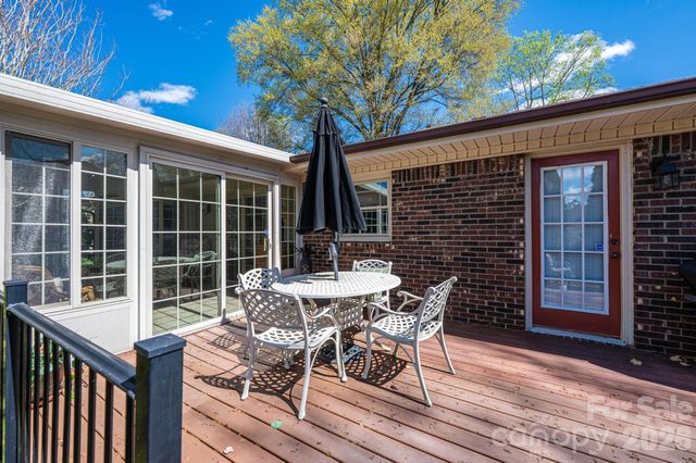 1070 S College Avenue, Newton, NC 28658