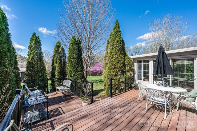 1070 S College Avenue, Newton, NC 28658