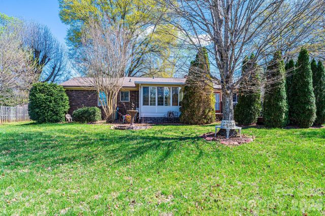 1070 S College Avenue, Newton, NC 28658