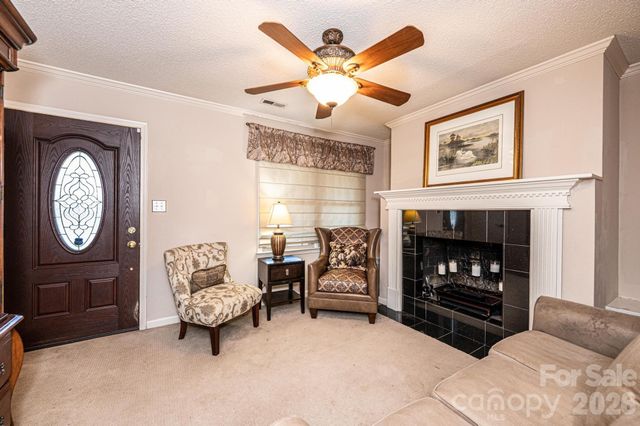 1070 S College Avenue, Newton, NC 28658