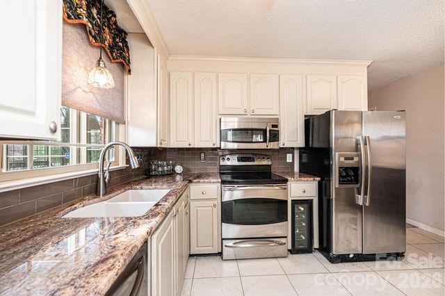 1070 S College Avenue, Newton, NC 28658