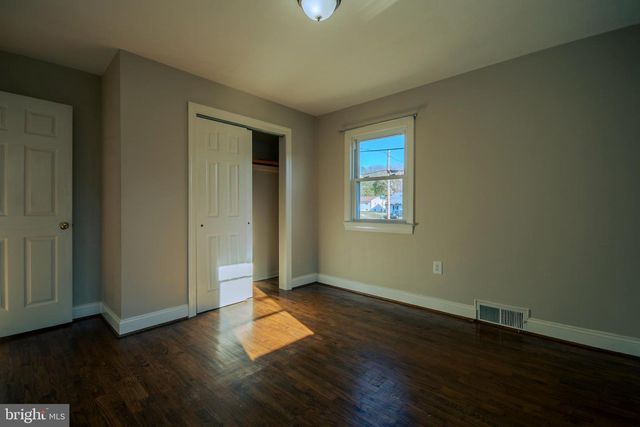 219 VIRGINIA ST, Strasburg, VA 22657