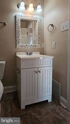 219 VIRGINIA ST, Strasburg, VA 22657