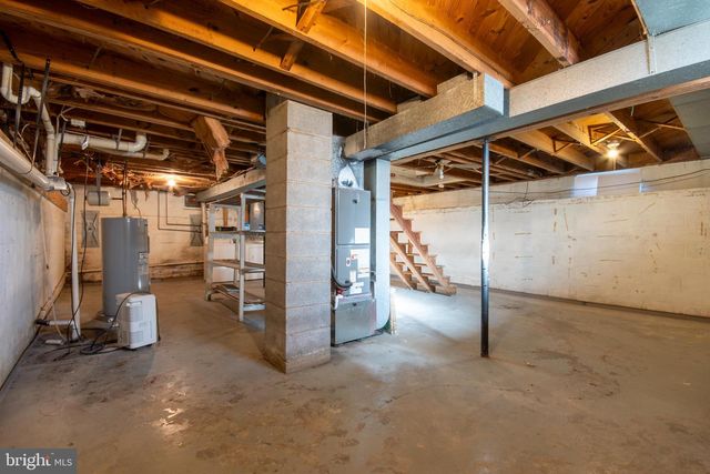 219 VIRGINIA ST, Strasburg, VA 22657