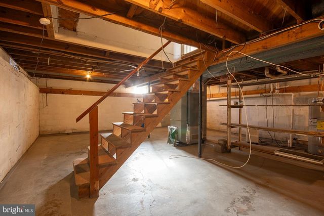 219 VIRGINIA ST, Strasburg, VA 22657