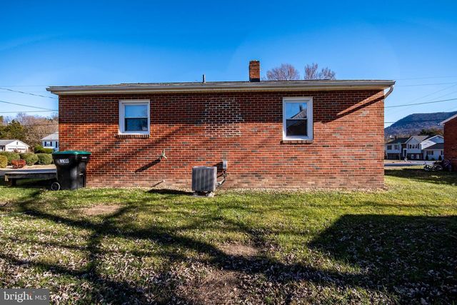 219 VIRGINIA ST, Strasburg, VA 22657