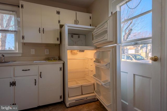 219 VIRGINIA ST, Strasburg, VA 22657