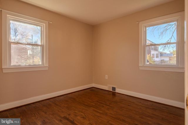 219 VIRGINIA ST, Strasburg, VA 22657