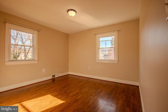 219 VIRGINIA ST, Strasburg, VA 22657