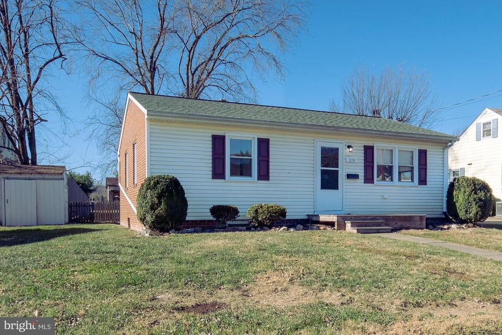 219 VIRGINIA ST, Strasburg, VA 22657