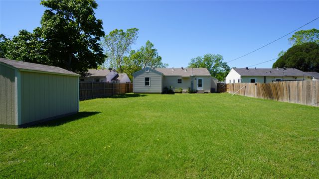 1226 San Patricio Drive, Dallas, TX 75218