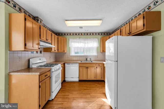 146 PINE OAK BLVD, Barnegat, NJ 08005