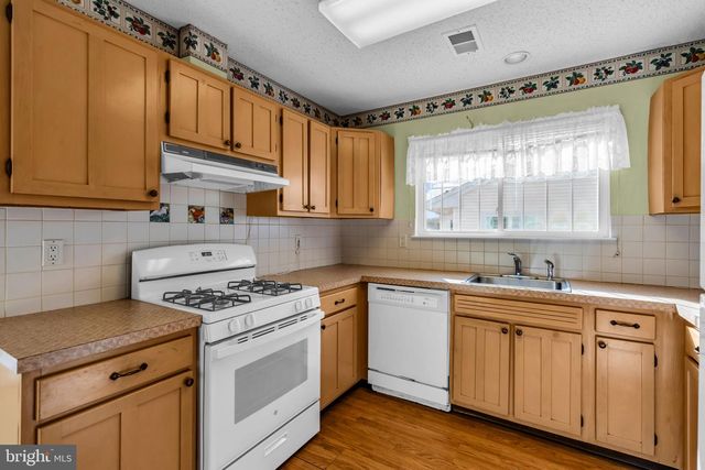 146 PINE OAK BLVD, Barnegat, NJ 08005