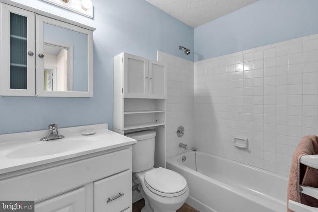 146 PINE OAK BLVD, Barnegat, NJ 08005