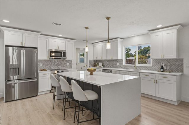 3810 18TH AVENUE W, Bradenton, FL 34205