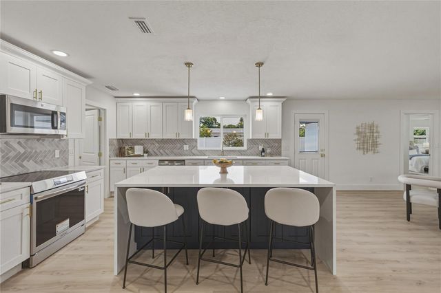 3810 18TH AVENUE W, Bradenton, FL 34205