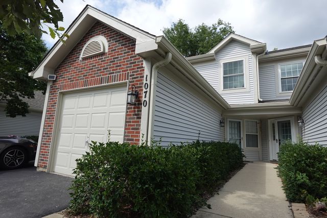 1070 Woodhill Court, Elgin, IL 60120
