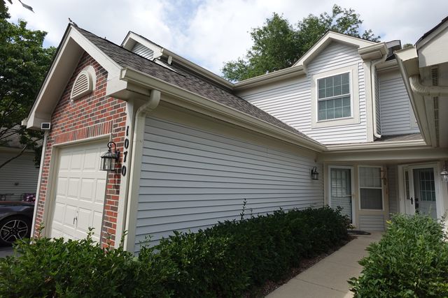 1070 Woodhill Court, Elgin, IL 60120