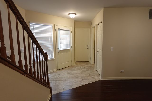 1070 Woodhill Court, Elgin, IL 60120