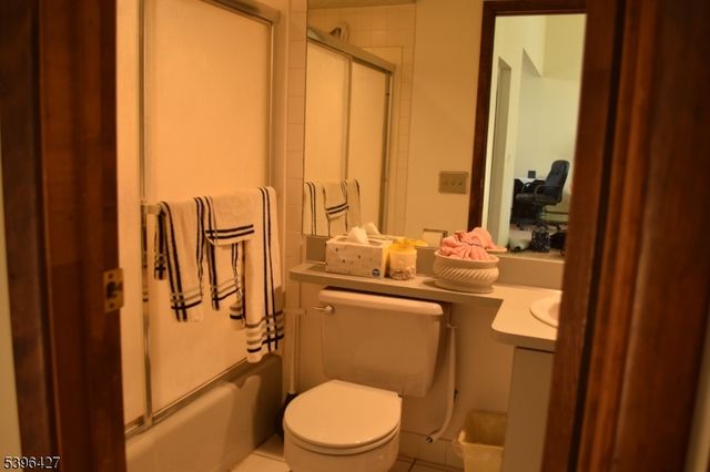 27 3Rd Ave, Roseland Boro, NJ 07068