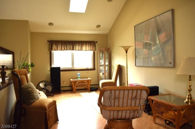 27 3Rd Ave, Roseland Boro, NJ 07068