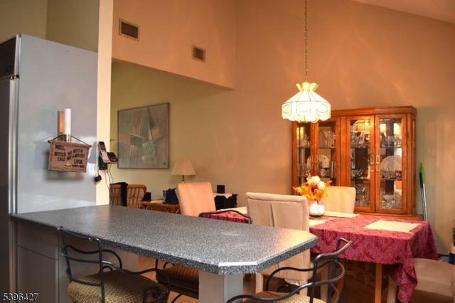 27 3Rd Ave, Roseland Boro, NJ 07068