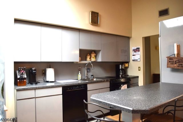 27 3Rd Ave, Roseland Boro, NJ 07068
