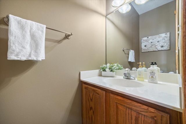 2206 NE Bel Aire Drive, Ankeny, IA 50021